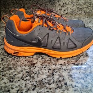 Mens Nike Air Gray and Orange Sneakers Size 10